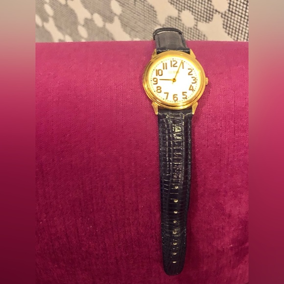 Vintage (1992) Guess Watch - Picture 6 of 13